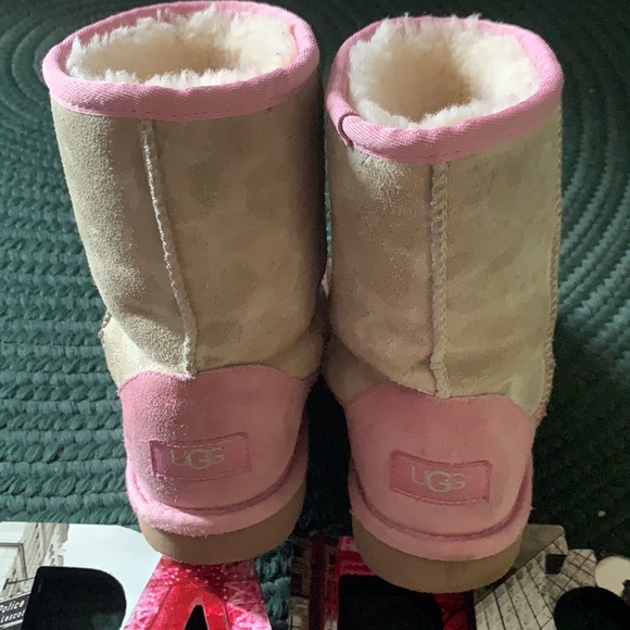 UGG girls boots size:4 tan/pink trim very cute! - Picture 2 of 9